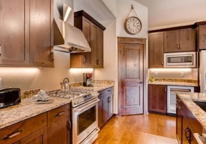 Spacious, Renovated 3 Bedroom Townhome in Keystone
