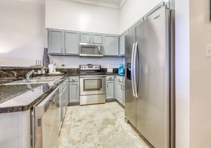 Top floor condo steps to the beach Shared pool & close to shopping & dining in Seacrest