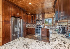 Unobstructed Views, Luxury 4BR Cabin. in Gatlinburg