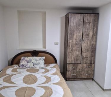 Tbilisi House | Домик у Куры