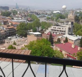 Saburtalo Bed & Breakfast | მეიდანი