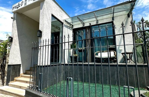 Kutaisi Hotel | 10-room exceptional hotel in delightful Kutaisi center with AC, WiFi.