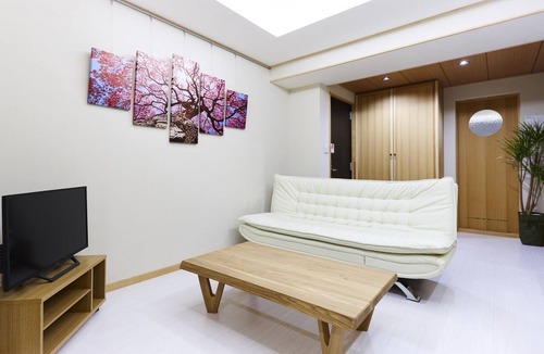 Shimogyo Apartment | 1F| Riverside Suite Near Kyoto Sta.| Private Wood Bath & Private Open-air Bath