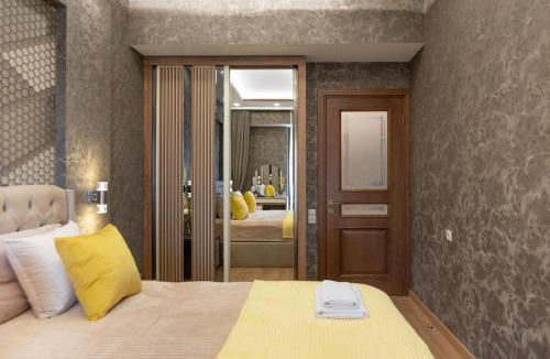 Vake Apartment | 2-Bedroom Apartment with Spacious Park View Balcony - Parking - Vake, Tbilisi