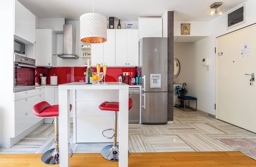 Bacvice Apartment | 2-BR,3 AC, 5 min to the beach,10min center , terrace,elevator,garage