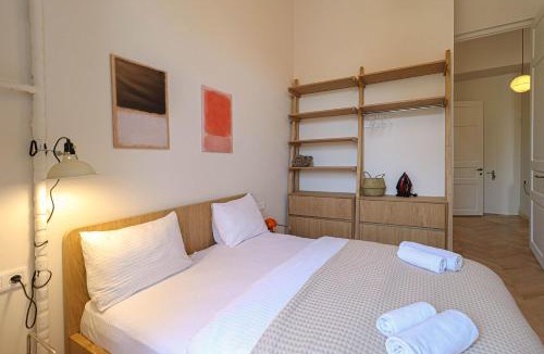 Chugureti Apartment | 2BR Central Stylish Apt in Tbilisi - by Wehost