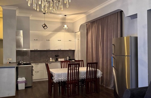 Old Tbilisi Apartment | 3-bedroom apartment near metro Marjanishvili