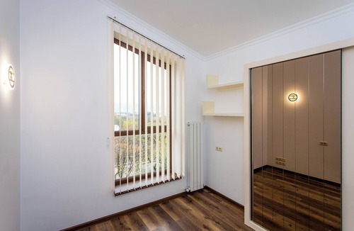 Vake-Saburtalo Villa | 7mins-Tbilisi Mall/19mins-Jvari Monastery. Fab and cosy home with swimming pool!