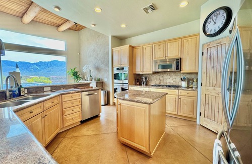 Horizon Heights House | 8 Bed Tucson Home Rental w/Mountain Views