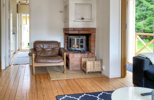 Fristad House | A cozy cottage with a beautiful, large terrace near the lake awaits you.
