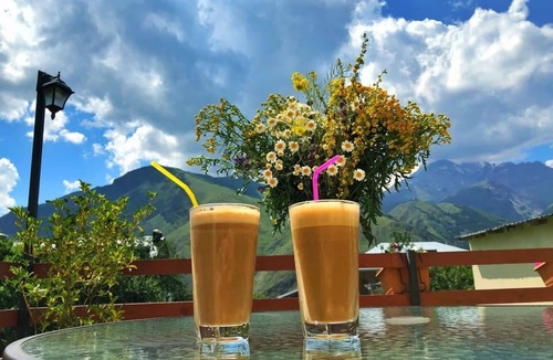 Stepantsminda House | A cozy house with veranda and big yard, with the best view on Kazbegi mountain.