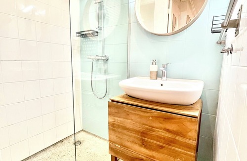 De Pijp Bed & Breakfast | A peaceful haven in the bustling city of Amsterdam