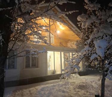 Ambrolauri House | Akidoni