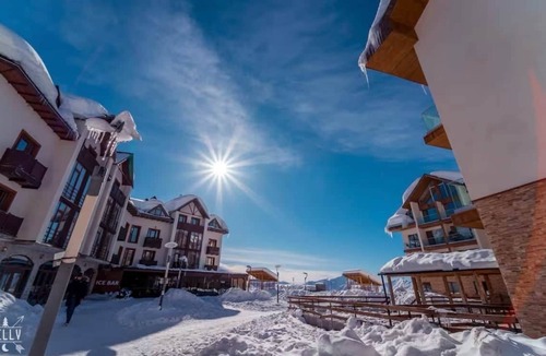Dusheti Apartment | Altimera Collection - Silhouette - Ski-In/Ski-Out