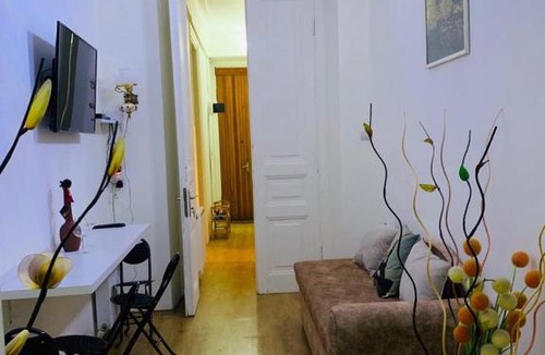 mtatsminda Apartment | APARTAMENT OLD YARD