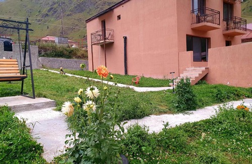 Stepantsminda Apartment | Apartment Nikolo