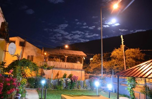 Bagvdanari Hotel | Apartment with private kitchen and bathroom