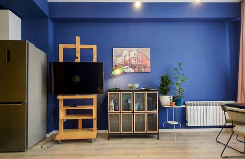 Vake Apartment | Art-inspired, Modern Flat near VAKE PARK - w/WIFI