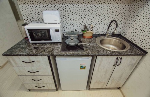 New Boulevard Apartment | Batumi Studio - Rooftop Pool & Sleeps2