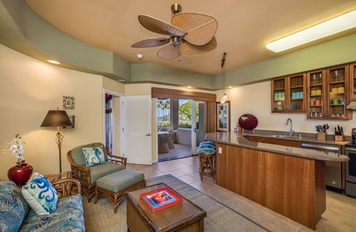 Kahaluu Bay Condo | Beautiful Condo Across the Street from Beach w/Ocean View and Great Snorkeling!
