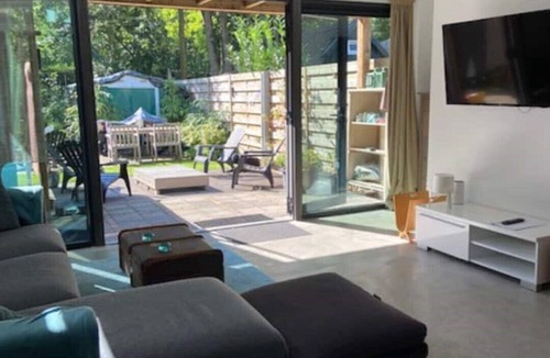 IJplein en Vogelbuurt Apartment | Beautiful fully private stay, terrace garden side, 1 stop city centre