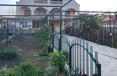 Tbilisi House | Beautiful house with garden and wine cellar in Tbilisi, Georgia.