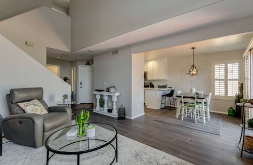 The Islands House | Beautifully Remodeled & Fully Furnished Townhouse on the Water!