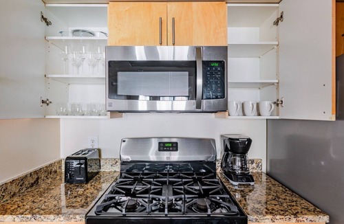 West End Apartment | Blueground | West End, rooftop pool, nr Lincoln Memorial