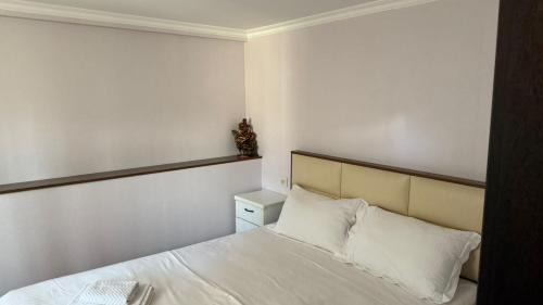 Chugureti Apartment | Bright and Cozy Apartment on Aghmashenebeli Avenue