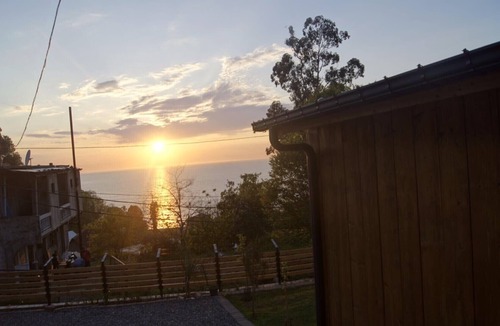 Kvariati Cottage | Chalet Ochos Qokhi - Wooden Cottage with Garden