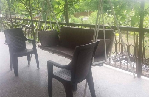 Samtredia Apartment | cheerful 4 bedroom home in Samtredia, georgia (near to airport)