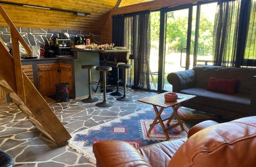 Imereti Ski Chalet | Chiatura - Katskhi Cottage - 5 min to Katskhi Pillar & Rock Climbing, Private Patio with Pizza Oven