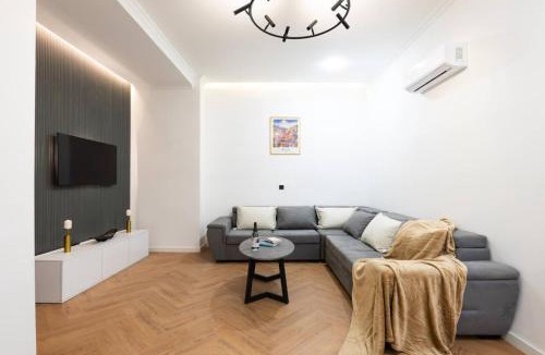 Chugureti House | Chic and Modern 4 Bedroom Home in Central Tbilisi