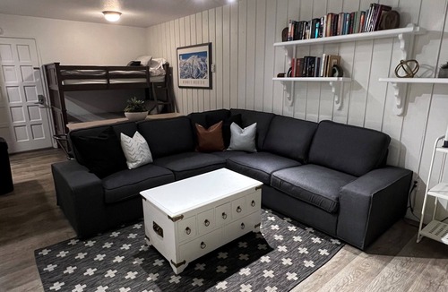 Mammoth Lakes Condo | Chic, Chamonix Chalet walk to Canyon Lodge -Legal Rental