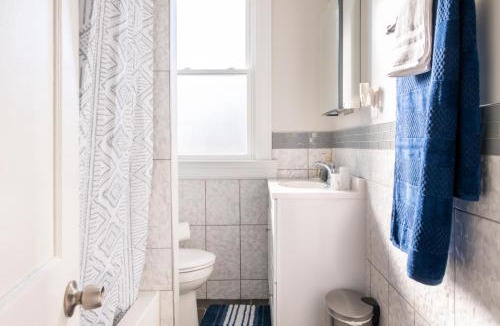 Near Northeast House | Comfortable 4 Bedroom Home with City View Near Capitol Hill Washington DC