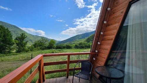 Tsageri Apartment | Cottage Tvishi