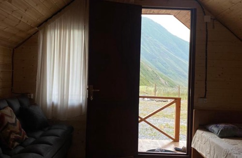 Roshka House | Cottages-ASA