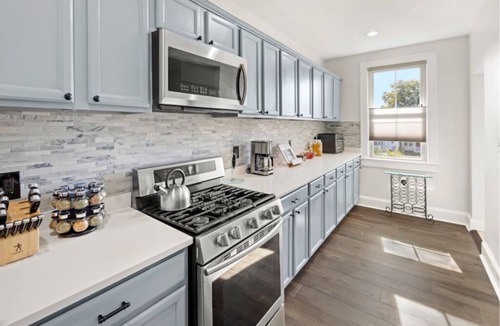 Brightwood Park House | Cozy and furnished 4B4B turnkey rental - Business, Family, and Pet Friendly
