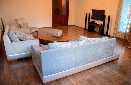 Sololaki House | Cozy Apartment in Old Tbilisi