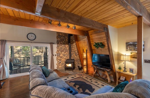 Oakhurst Cabin | Cozy Cabin near Bass Lake/Yosemite National Park!