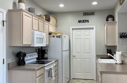Rancho Vistoso Condo | Cozy ground level resort style condo with heated pool/hot tub, and gym!