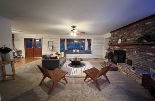 Mariposa Cottage | Cozy Mid-Century cottage near Sierra National Forest and Yosemite Park.