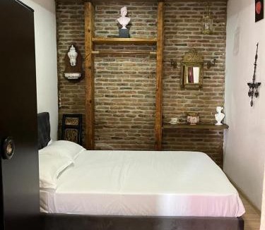 Chugureti Apartment | Cozy Vintage Brick Apartment