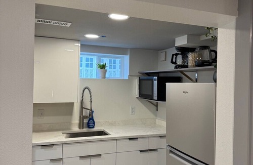 Highline House | Delightful 5-bedroom Modern house in Burien 15 mins to Everything w/EV Charger