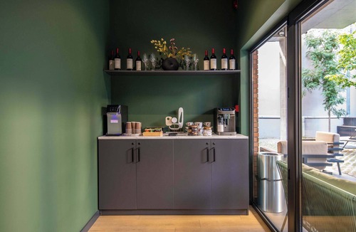 Chugureti Apartment | Deluxe One-Bedroom Balcony Suite with Kitchen