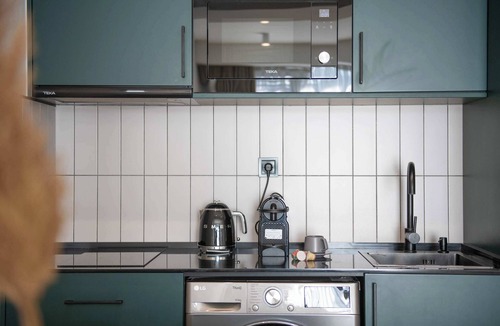 Chugureti Apartment | Deluxe One-Bedroom Balcony Suite with Kitchen