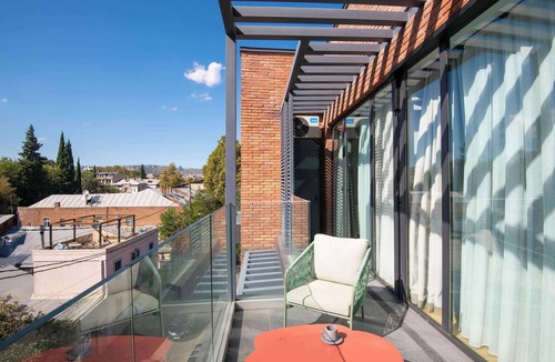 Chugureti Apartment | Deluxe One-Bedroom Balcony Suite with Kitchen