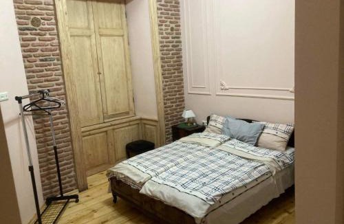 Chugureti Apartment | Deluxe Studio in Historic Building Heart of Tbilisi