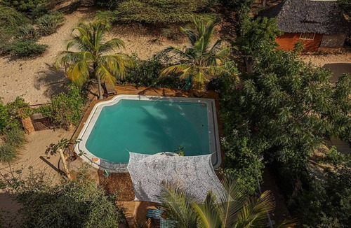 Shela Villa | Dive in to our pool and feel the breeze at Mbibo House in the Shela sand dunes