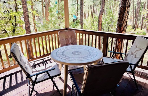 Strawberry Cabin | Escape to a world of Komfort in our Kozy 2 Bedroom 1 Bathroom Kabin